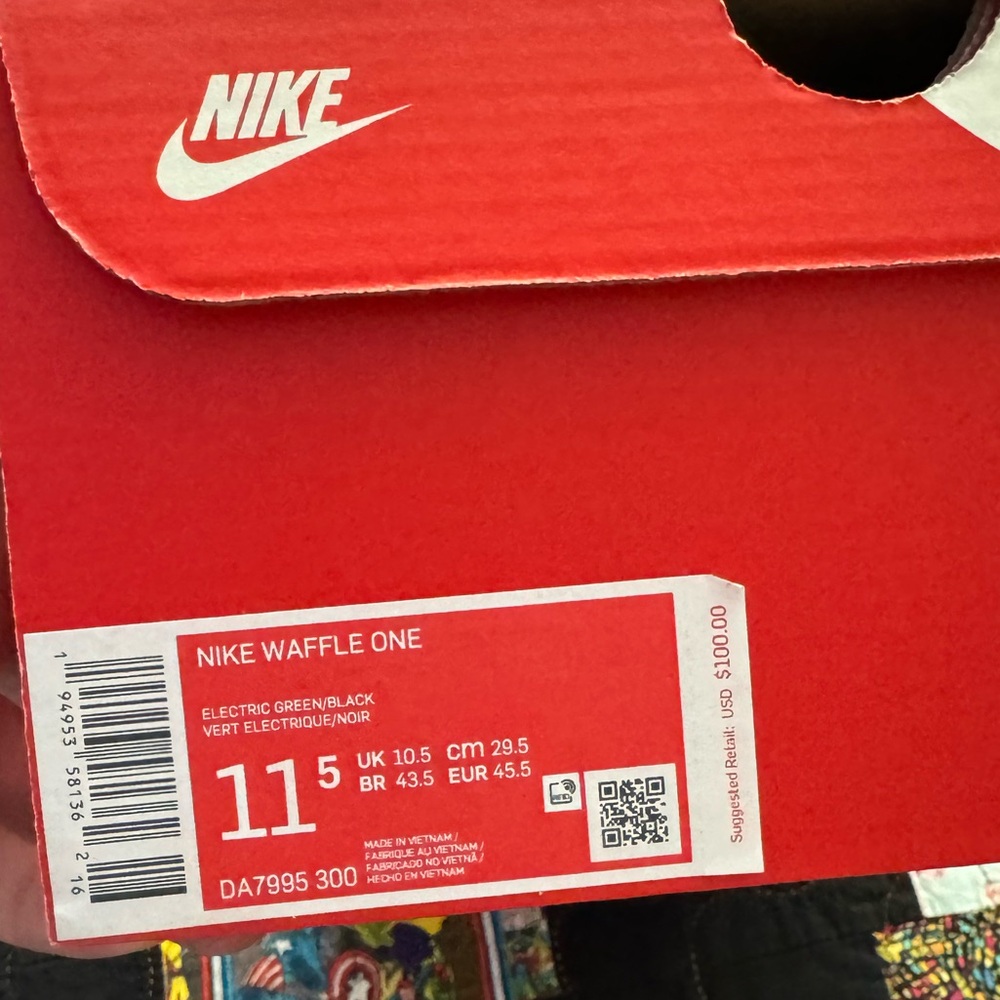 Electric green Men’s Nike shoes - 11.5 - Picture 2 of 5